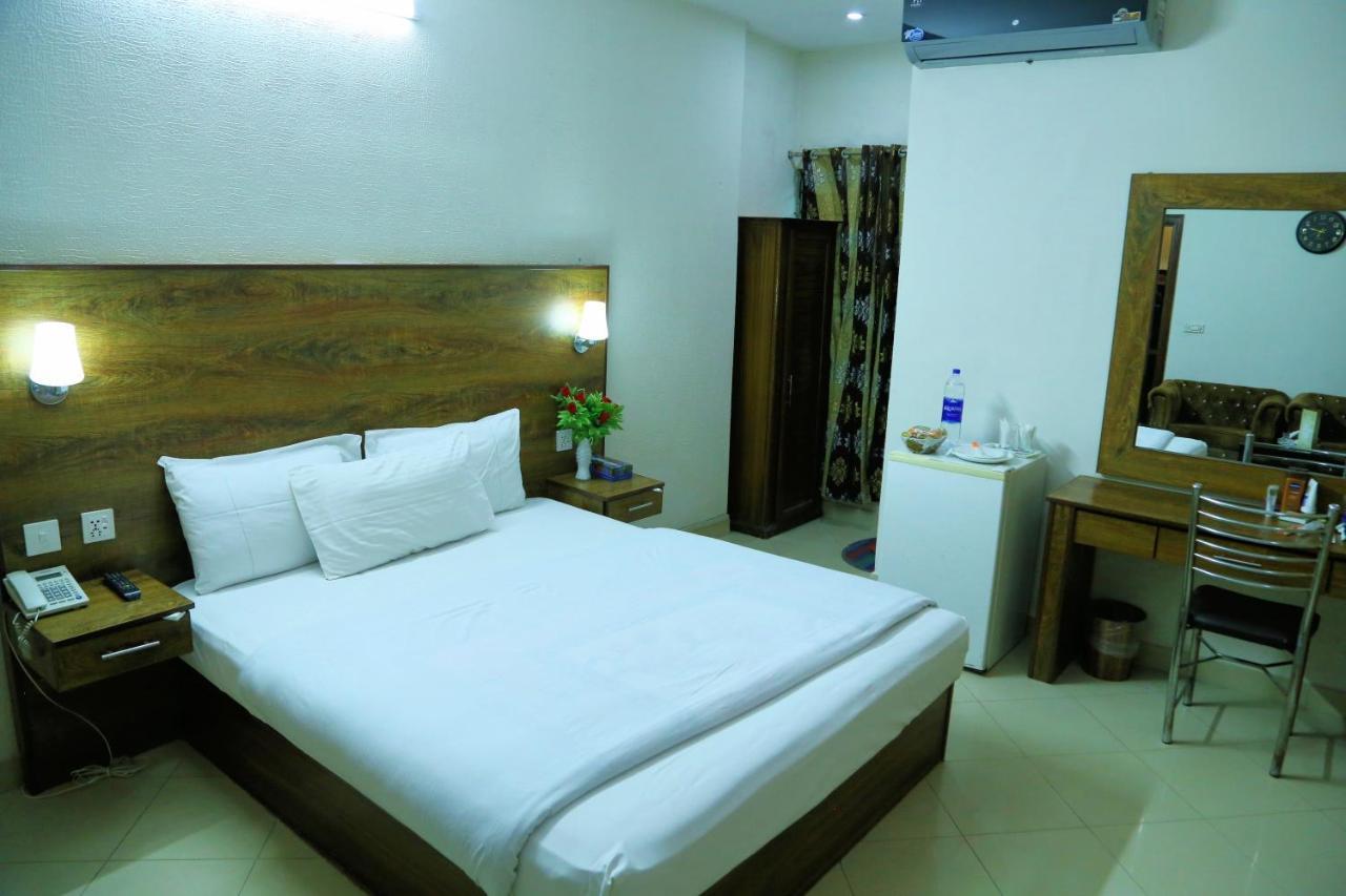 Fiesta Inn Hotel & Resorts Multán Kültér fotó